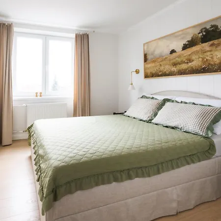 Black Sheep With Balcony And Free Parking In Center